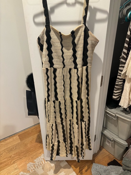 Zara Dresses & Skirts - Zara Cream and Black Zigzag Knit Midi Dress